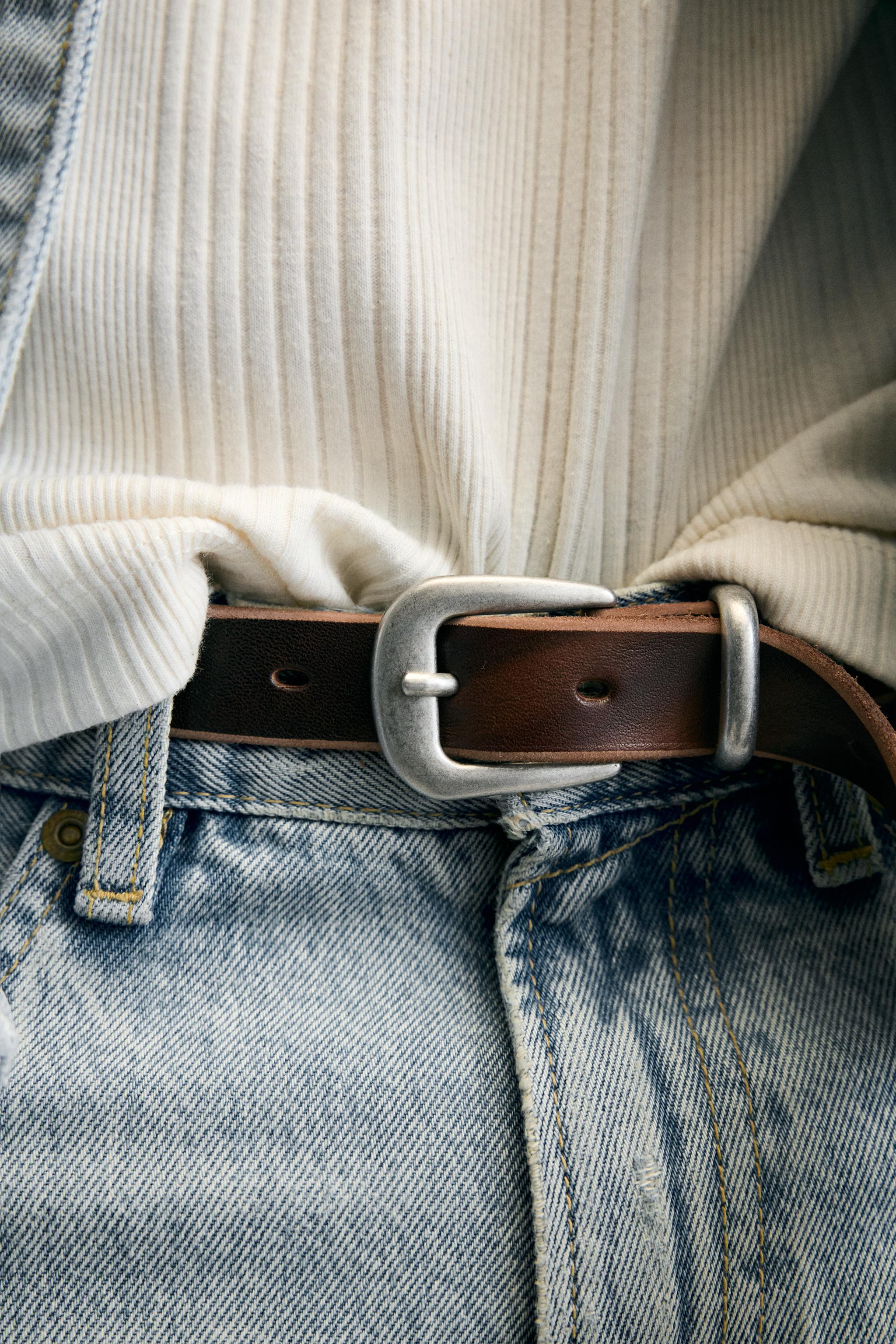 CEINTURE EN CUIR AVEC BOUT MÉTALLIQUE